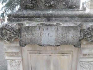 Tombe moderne Saluste du Bartas dans le cimetière de Auch.